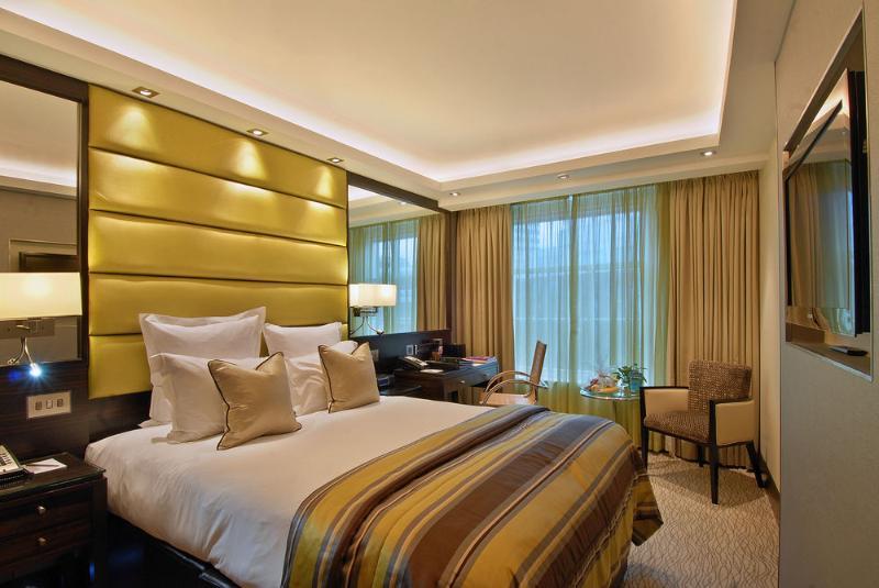 Montcalm Mayfair, Autograph Collection Londyn Zewnętrze zdjęcie A bedroom at the InterContinental London The O2